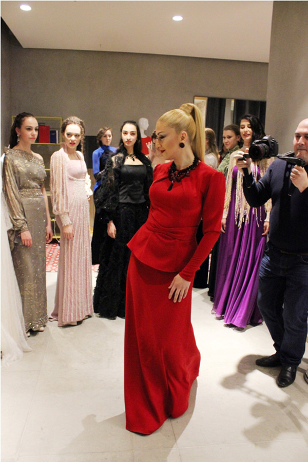 Волшебный вечер моды Гюльнары Халиловой – национальные и вечерние платья (ФОТО)