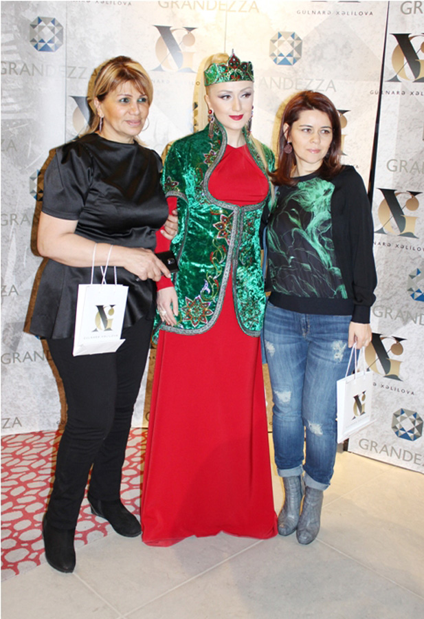 Волшебный вечер моды Гюльнары Халиловой – национальные и вечерние платья (ФОТО)