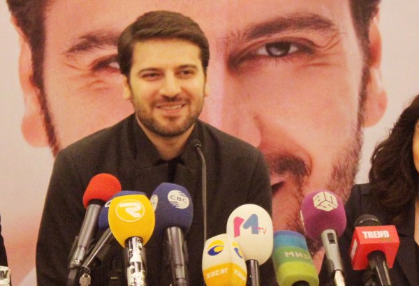 В Баку хочу попробовать горячий лаваш и выпить чай в чайхане – Сами Юсуф (ФОТО)