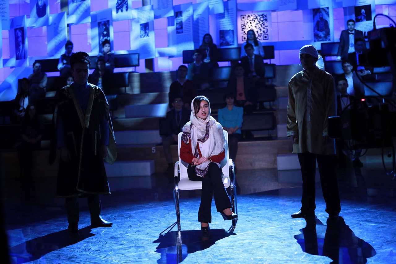 "От книжек отрекись…Так за разбой берись!" - азербайджанская версия телешоу "Умники и Умницы" (ФОТО)