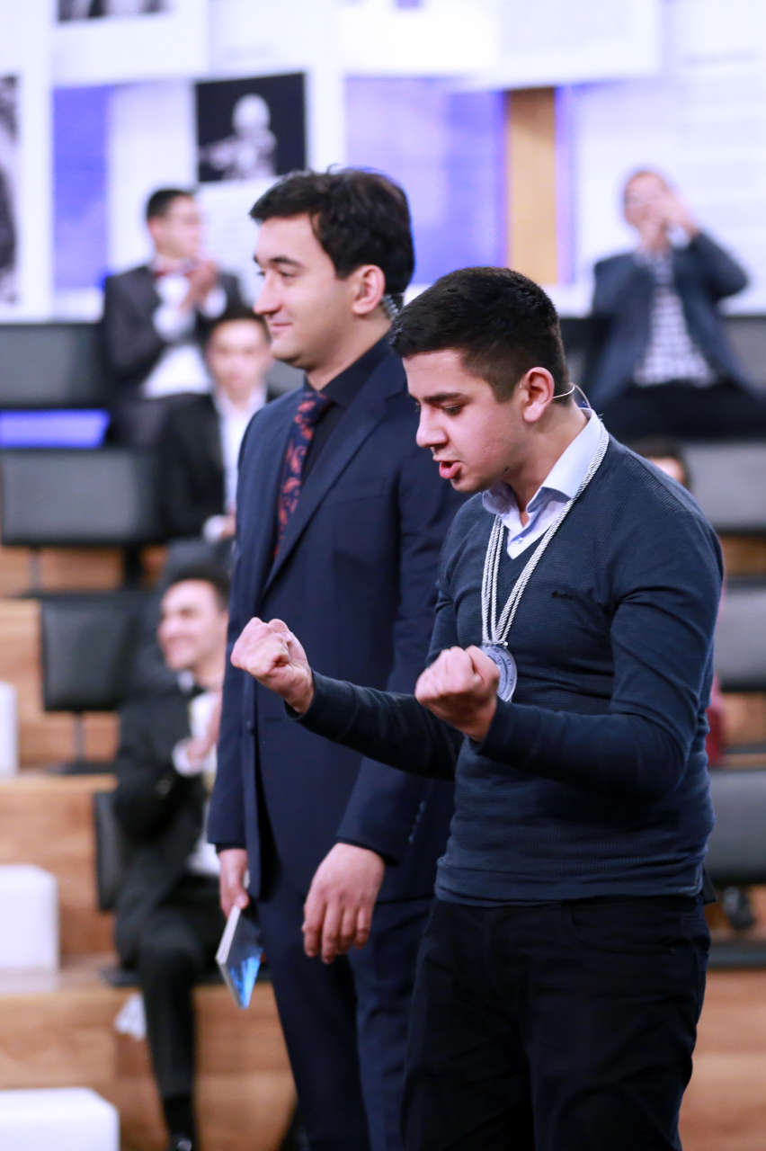 "От книжек отрекись…Так за разбой берись!" - азербайджанская версия телешоу "Умники и Умницы" (ФОТО)