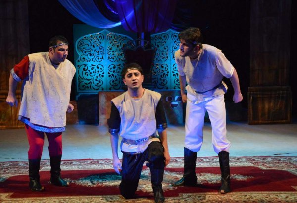 "Волшебные яблоки" на праздник Новруз (ФОТО)