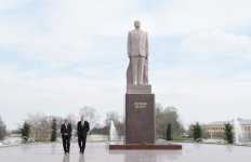 Президент Ильхама Алиева посетил памятник общенациональному лидеру в Барде (ФОТО)