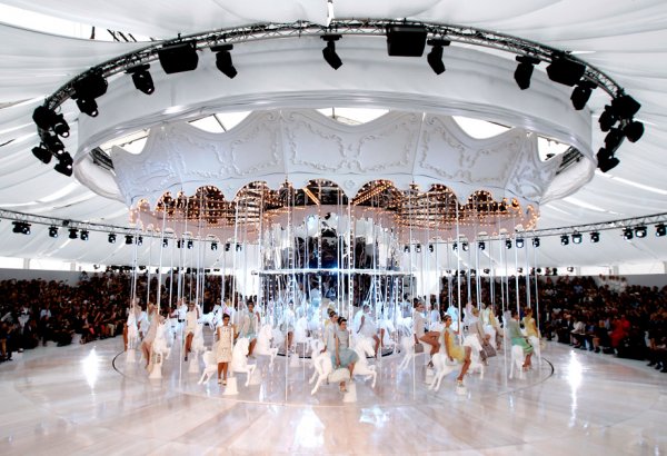 Самые необычные подиумы мира для топ-моделей (ФОТО)