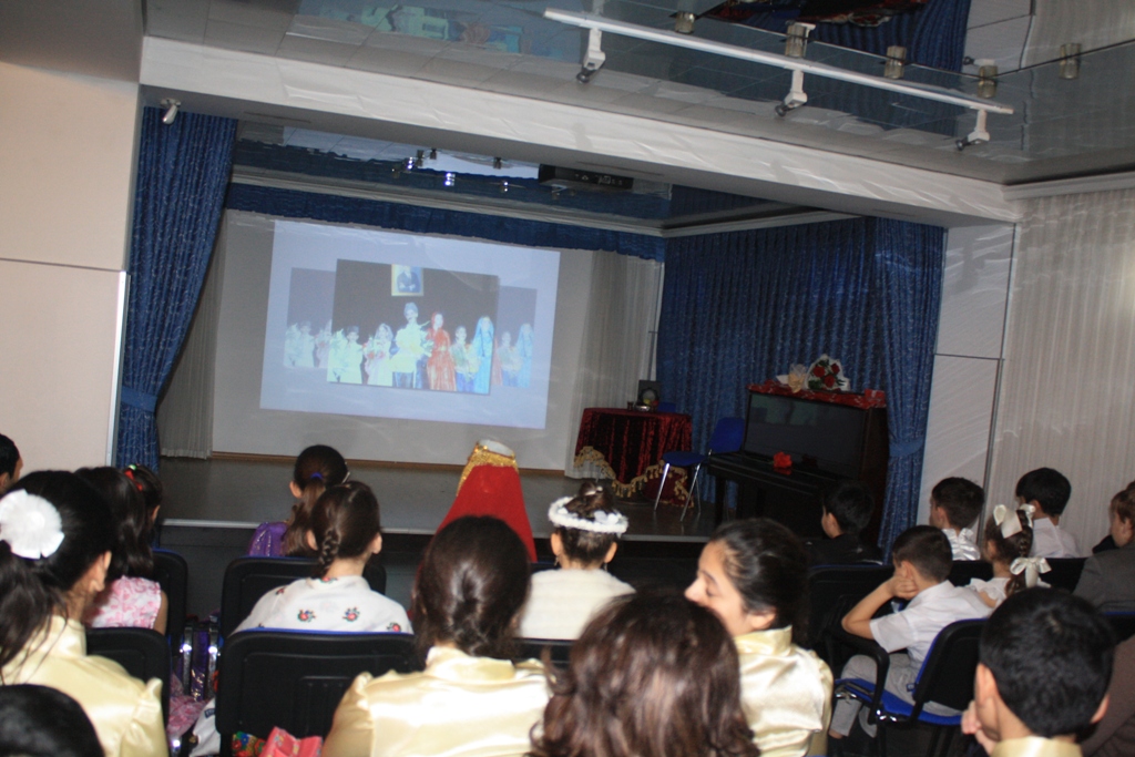 Юные артисты в Баку отметили День национального театра (ФОТО)