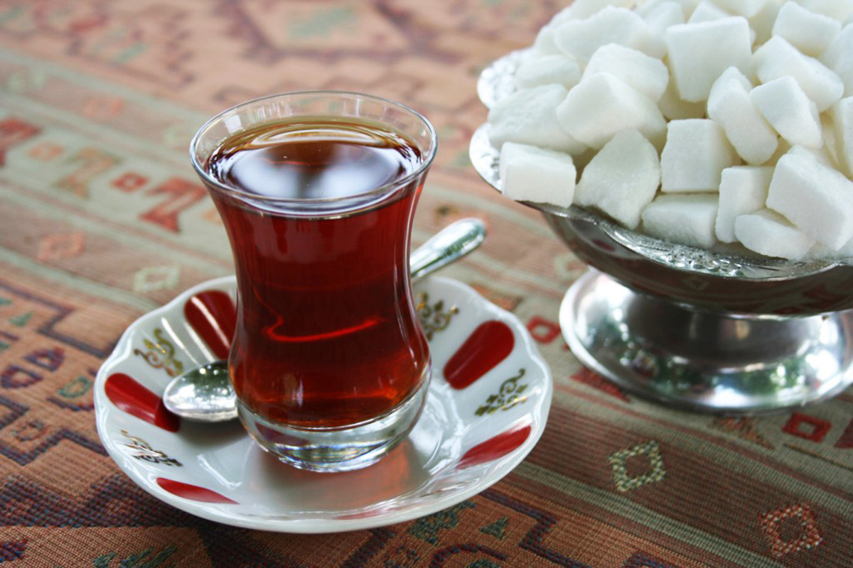 Сватовство в Азербайджане: со сладким чаем (АУДИО)