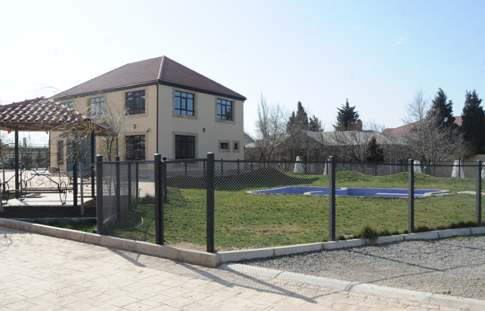 Фоторепортаж из бакинского Центра спасения животных, где для бездомных животных созданы прекрасные условия (ФОТО)