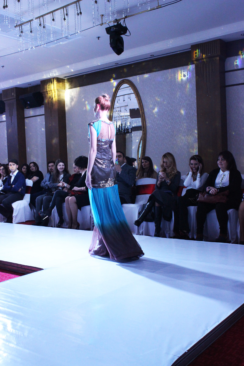 В Баку открылась грандиозная Неделя моды "Fashion Night 2015" (ФОТО)