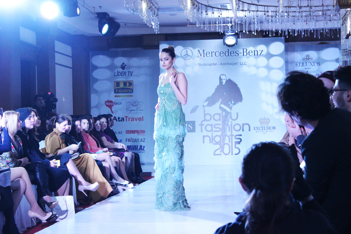 В Баку открылась грандиозная Неделя моды "Fashion Night 2015" (ФОТО)