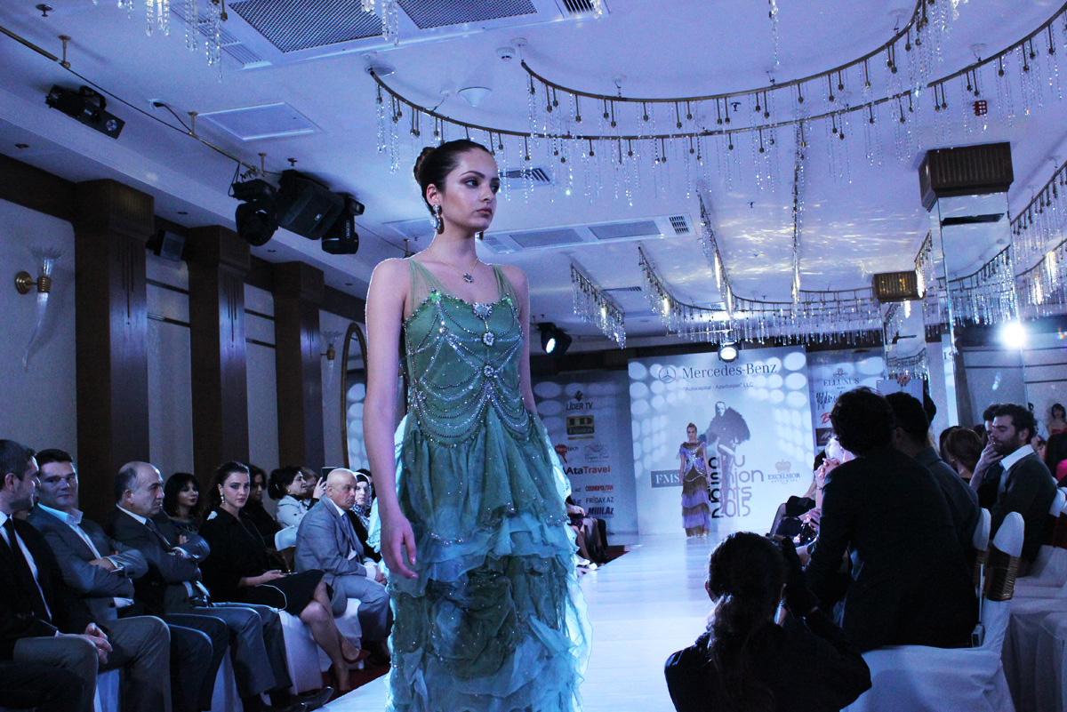 В Баку открылась грандиозная Неделя моды "Fashion Night 2015" (ФОТО)