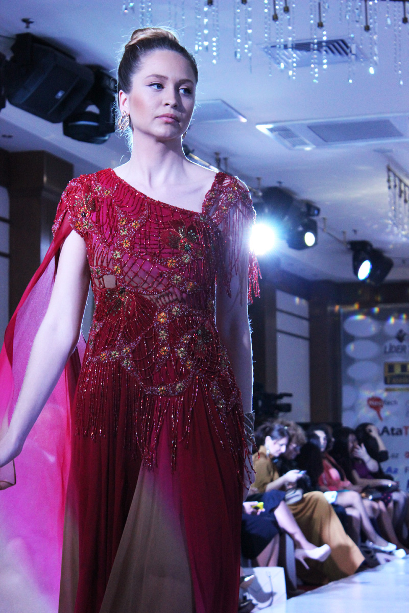 В Баку открылась грандиозная Неделя моды "Fashion Night 2015" (ФОТО)