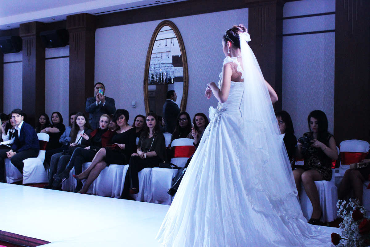 В Баку открылась грандиозная Неделя моды "Fashion Night 2015" (ФОТО)