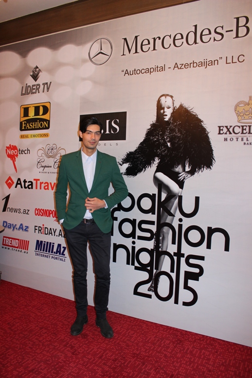Потрясающие вязанные и вечерние платья Гюльнары Халиловой на Неделе моды в Баку (ФОТО)