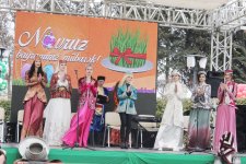 Красочный Новруз объединил тюркоязычные народы в Баку (ФОТО)