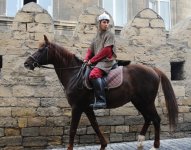 Фаэтоны, верблюды, герои Новруза на улицах Баку - праздничный караван "Ахыр чершенбе" (ФОТО)