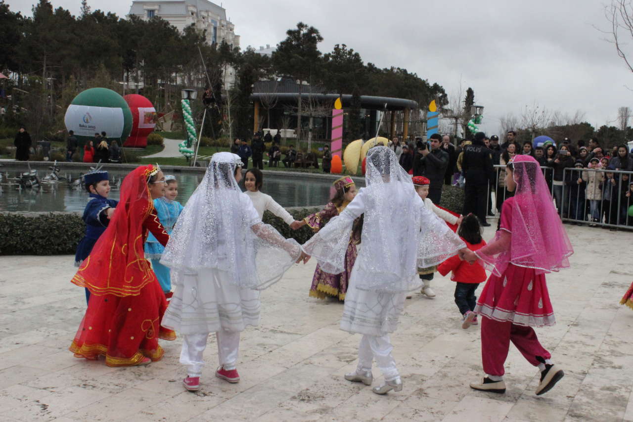 Красочный Новруз объединил тюркоязычные народы в Баку (ФОТО)