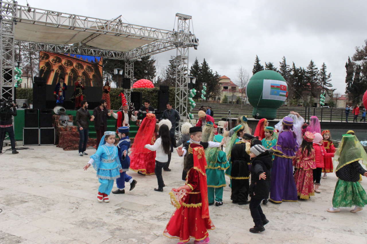 Красочный Новруз объединил тюркоязычные народы в Баку (ФОТО)