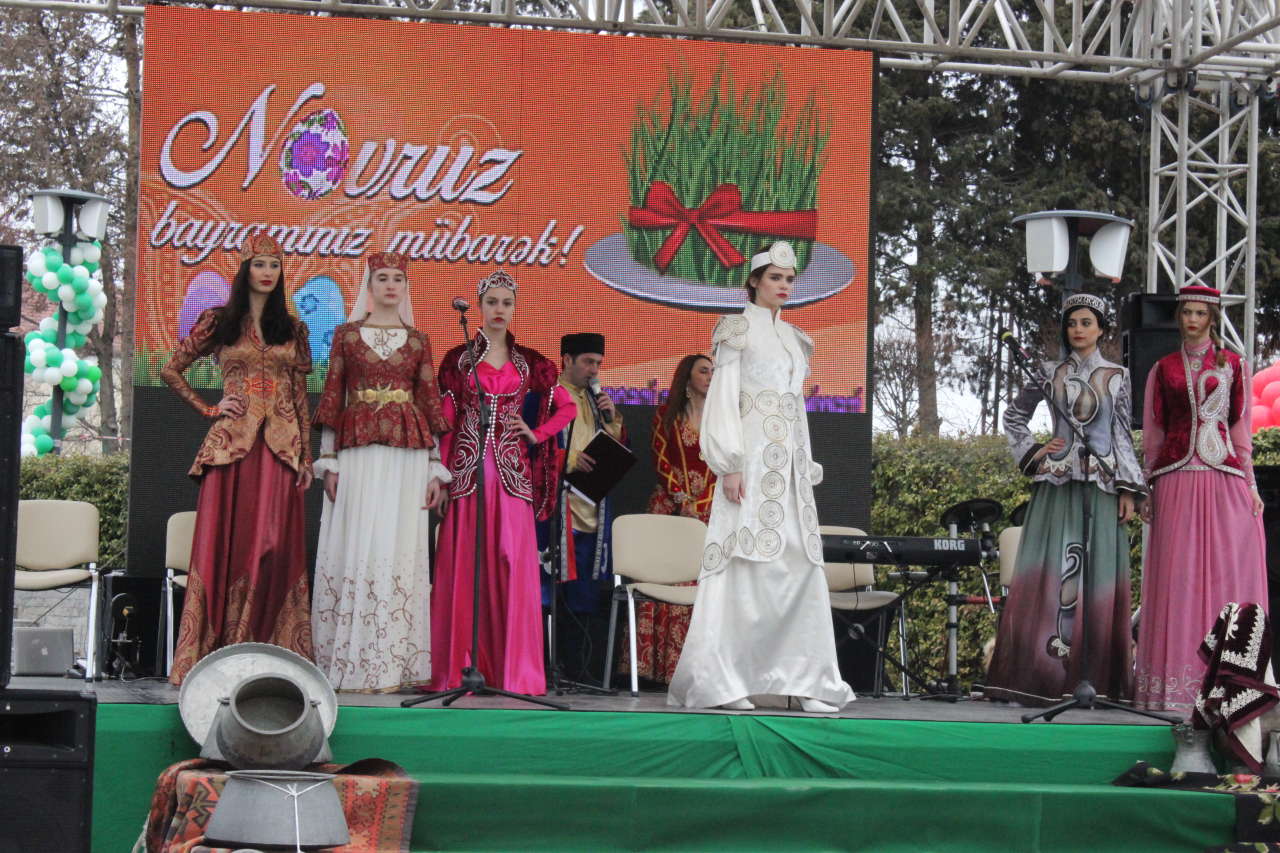 Красочный Новруз объединил тюркоязычные народы в Баку (ФОТО)