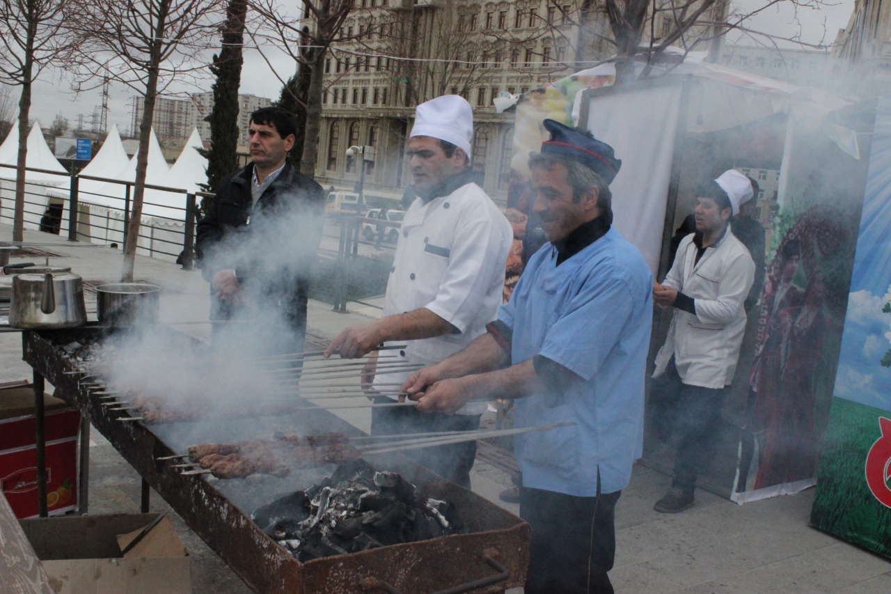 Красочный Новруз объединил тюркоязычные народы в Баку (ФОТО)