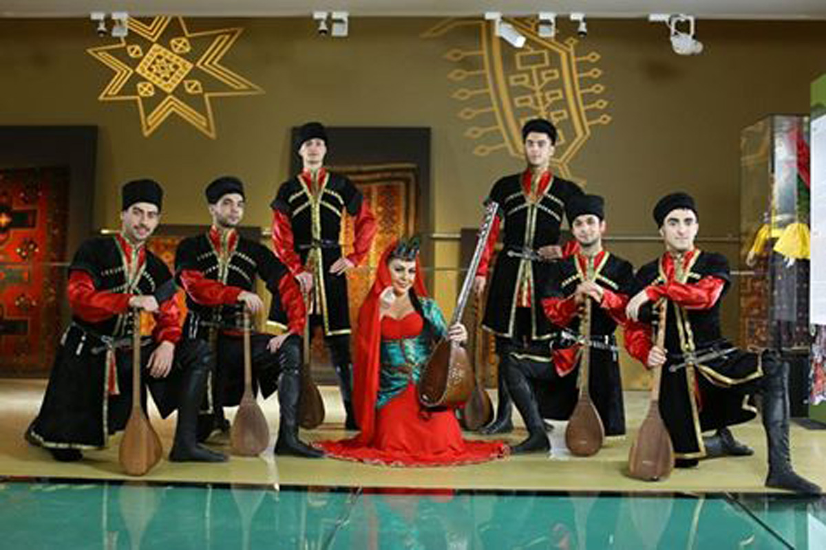 О красоте азербайджанских женщин - праздничный клип ашуг Самиры (ВИДЕО - ФОТО)