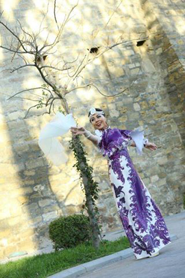 О красоте азербайджанских женщин - праздничный клип ашуг Самиры (ВИДЕО - ФОТО)