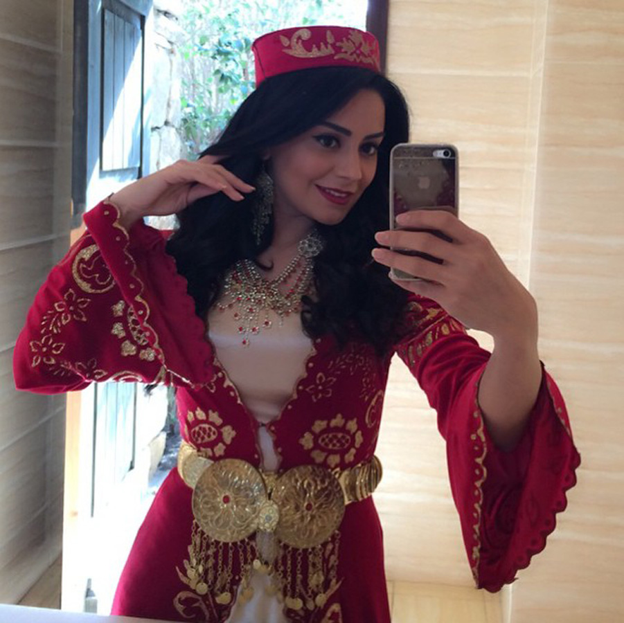 Азербайджанские звезды отмечают Новруз в национальных костюмах (ФОТО)