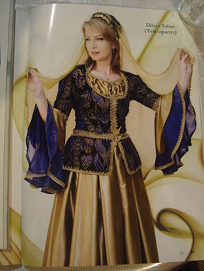 Азербайджанские звезды отмечают Новруз в национальных костюмах (ФОТО)