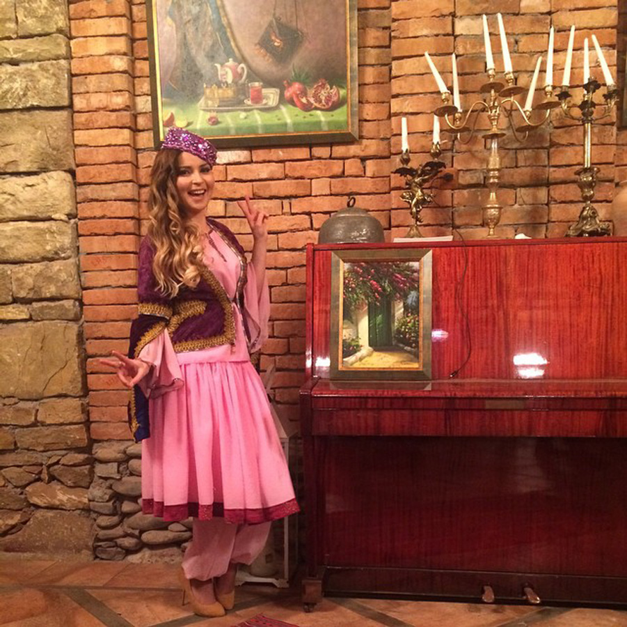 Азербайджанские звезды отмечают Новруз в национальных костюмах (ФОТО)