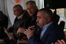 В Азербайджане прошел конкурс по битве на куриных яйцах (ФОТО)