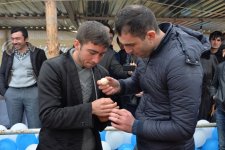 В Азербайджане прошел конкурс по битве на куриных яйцах (ФОТО)