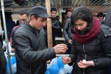 В Азербайджане прошел конкурс по битве на куриных яйцах (ФОТО)