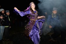 В Азербайджане прошел конкурс по битве на куриных яйцах (ФОТО)