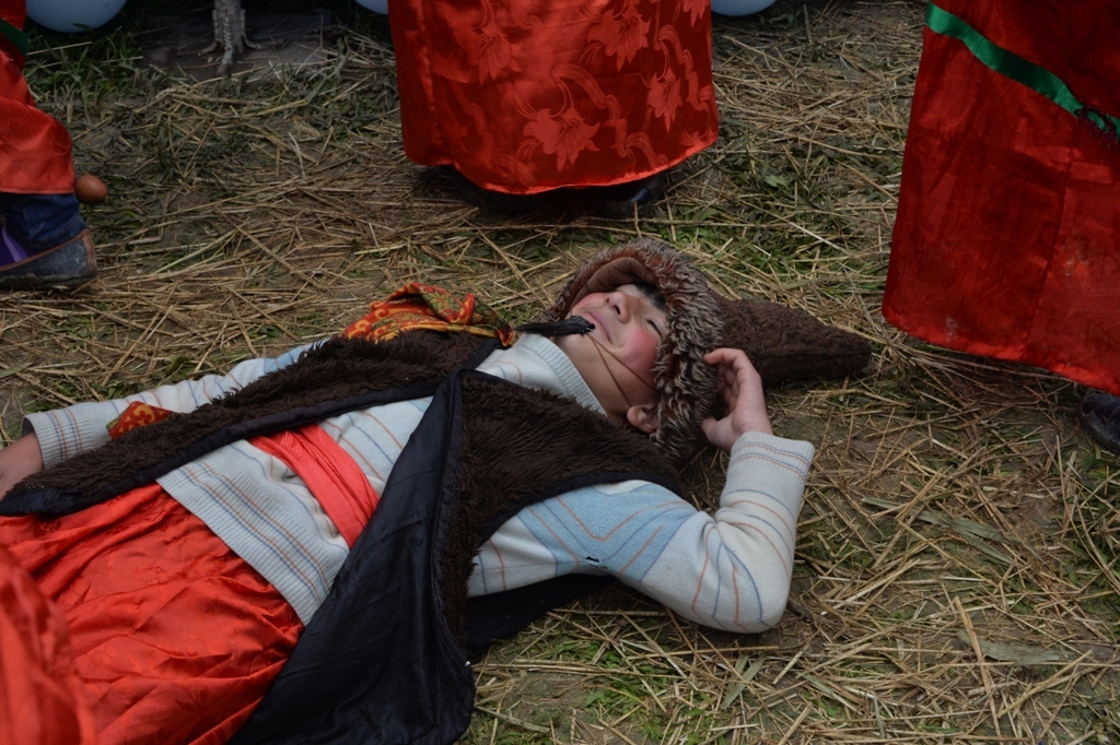 В Азербайджане прошел конкурс по битве на куриных яйцах (ФОТО)