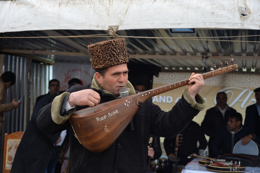 В Азербайджане прошел конкурс по битве на куриных яйцах (ФОТО)