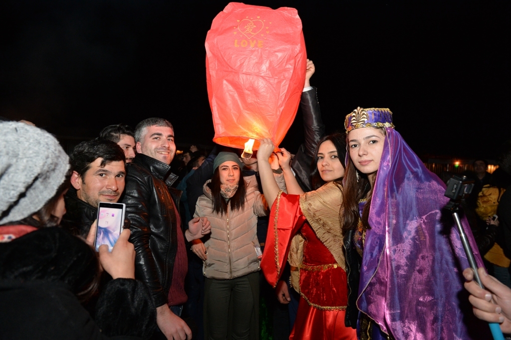 В Азербайджане прошел конкурс по битве на куриных яйцах (ФОТО)