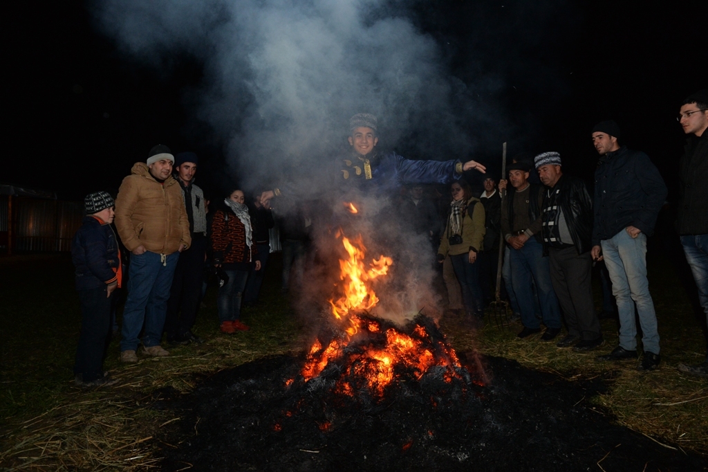 В Азербайджане прошел конкурс по битве на куриных яйцах (ФОТО)