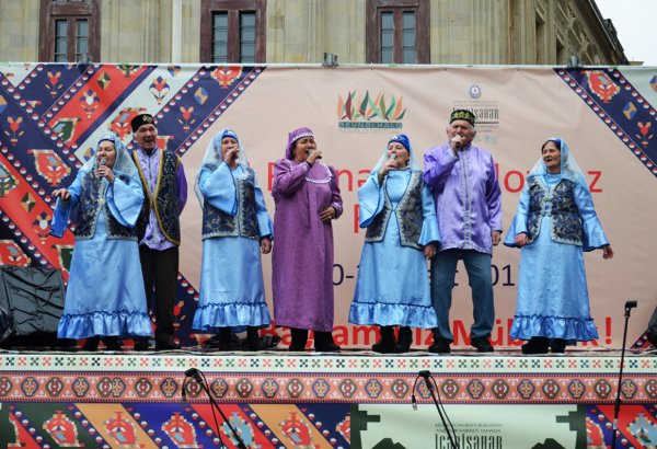 Культура народов России представлена на празднике Новруз в Баку (ФОТО)