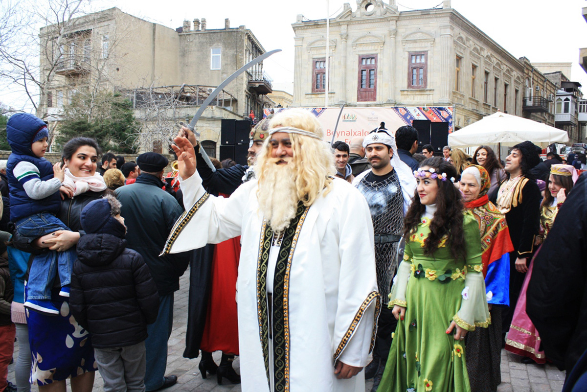 Культура народов России представлена на празднике Новруз в Баку (ФОТО)