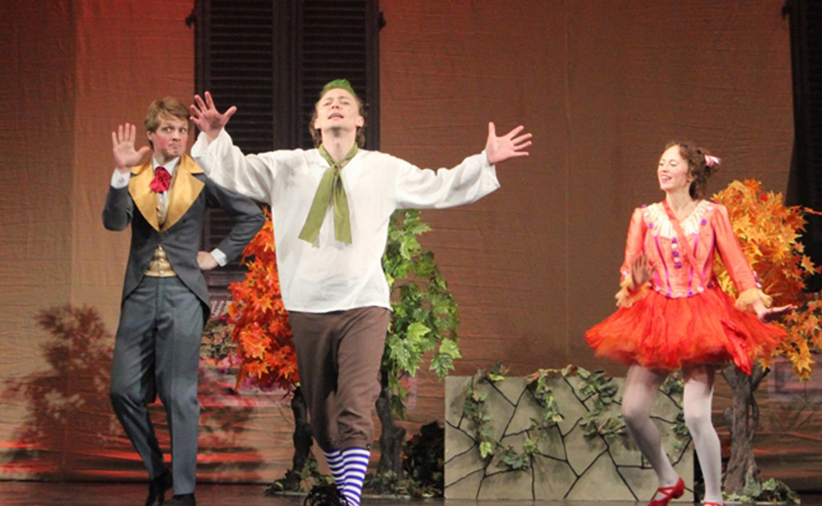 В Баку показали сказочную машину времени из Москвы (ФОТО)