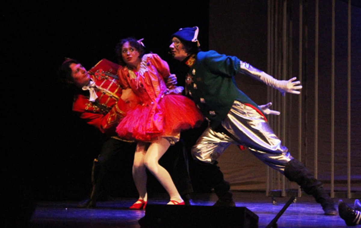 В Баку показали сказочную машину времени из Москвы (ФОТО)