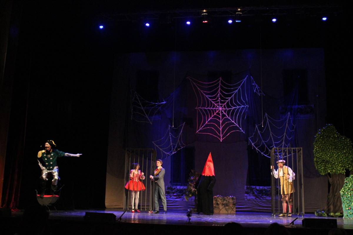 В Баку показали сказочную машину времени из Москвы (ФОТО)