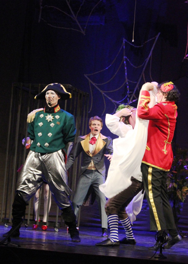 В Баку показали сказочную машину времени из Москвы (ФОТО)