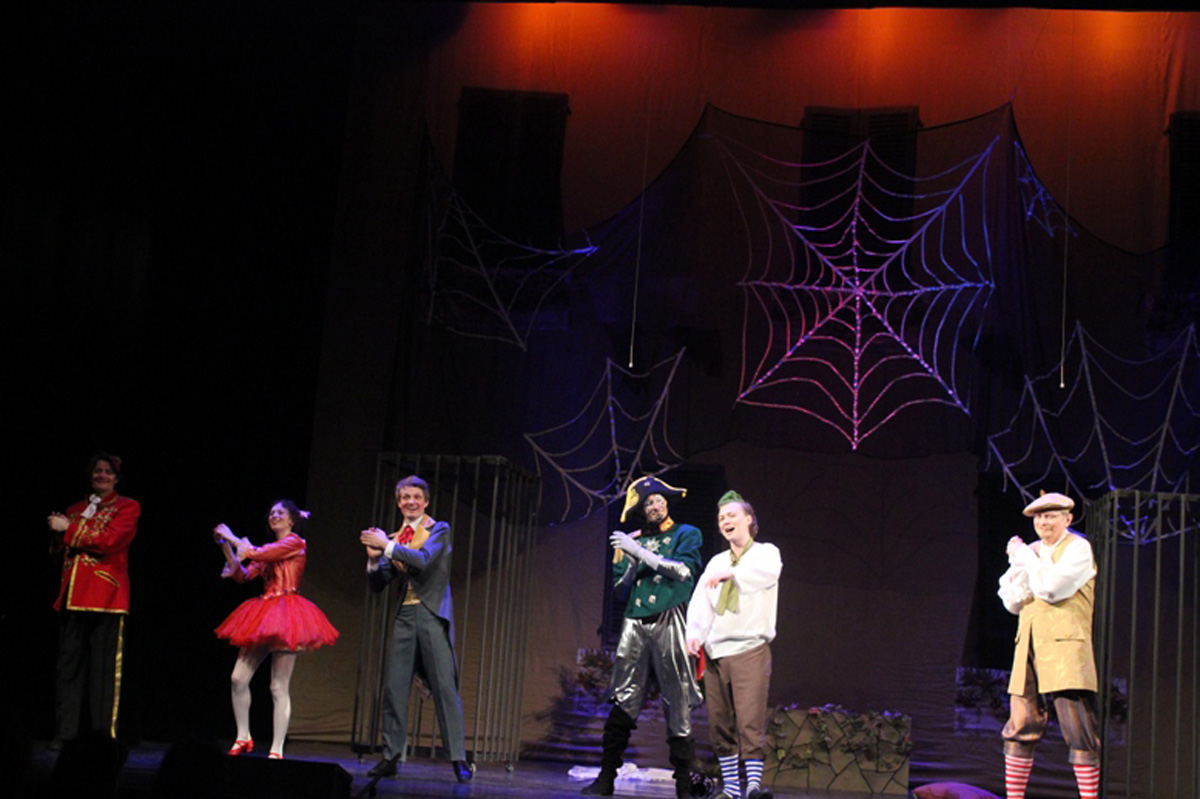 В Баку показали сказочную машину времени из Москвы (ФОТО)