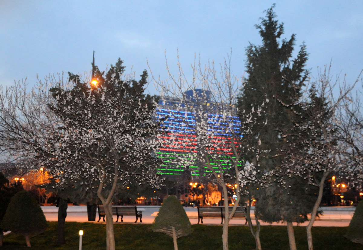 В Баку пришла весна (ФОТО)