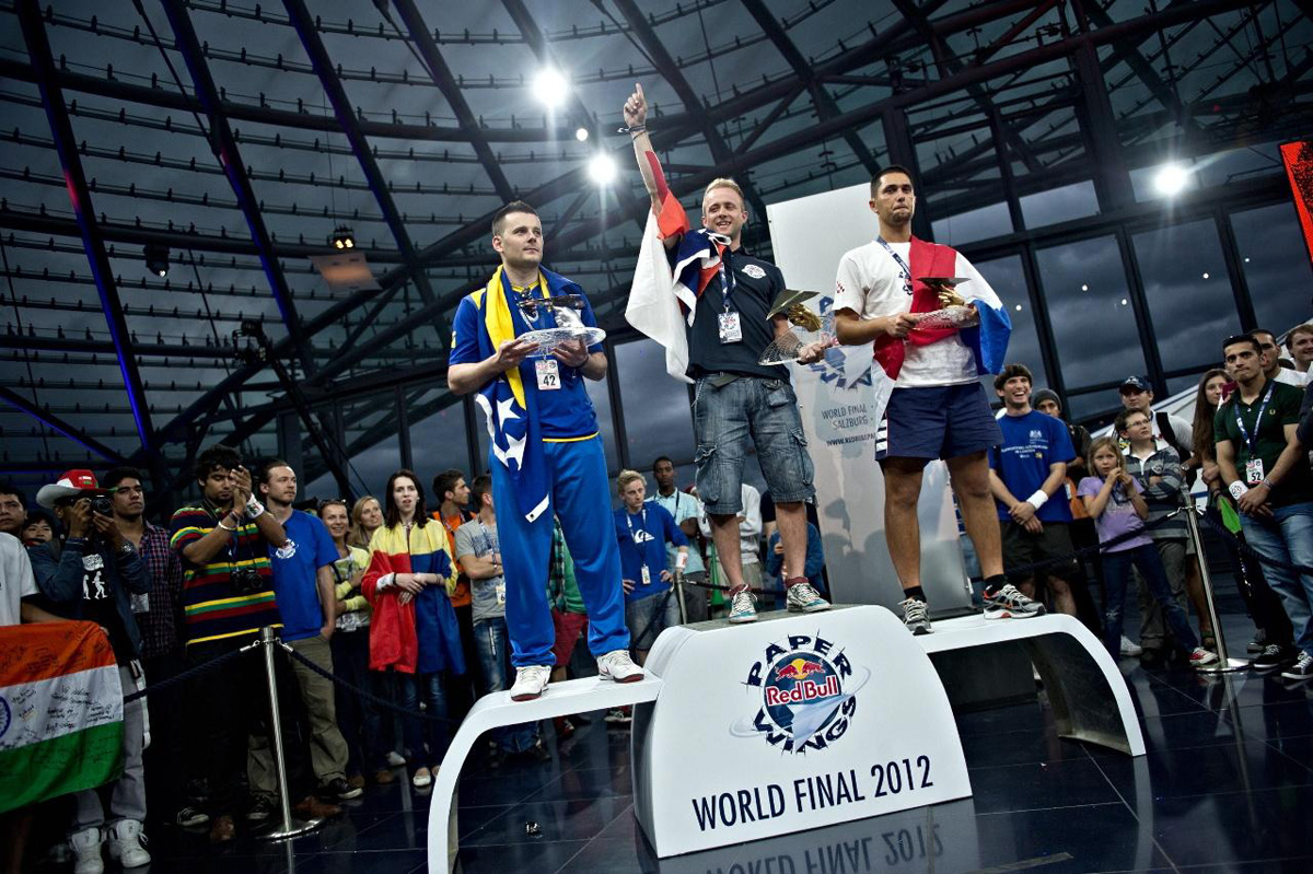 В Баку пройдет чемпионат по запуску бумажных самолетиков (ФОТО)