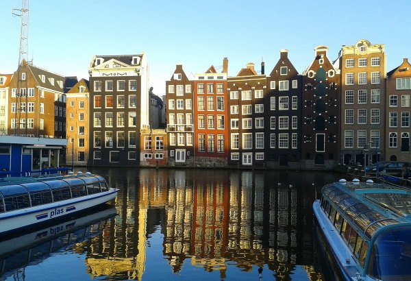 Увлекательная прогулка по водным каналам Амстердама (ФОТО)