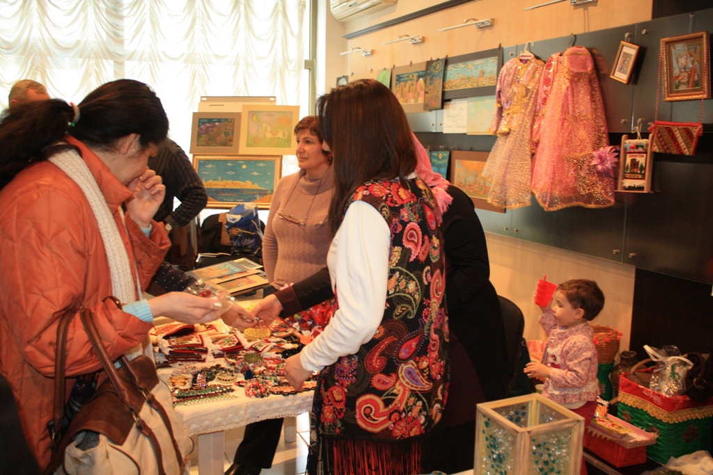 В Баку открылся Благотворительный пасхальный базар (ФОТО)