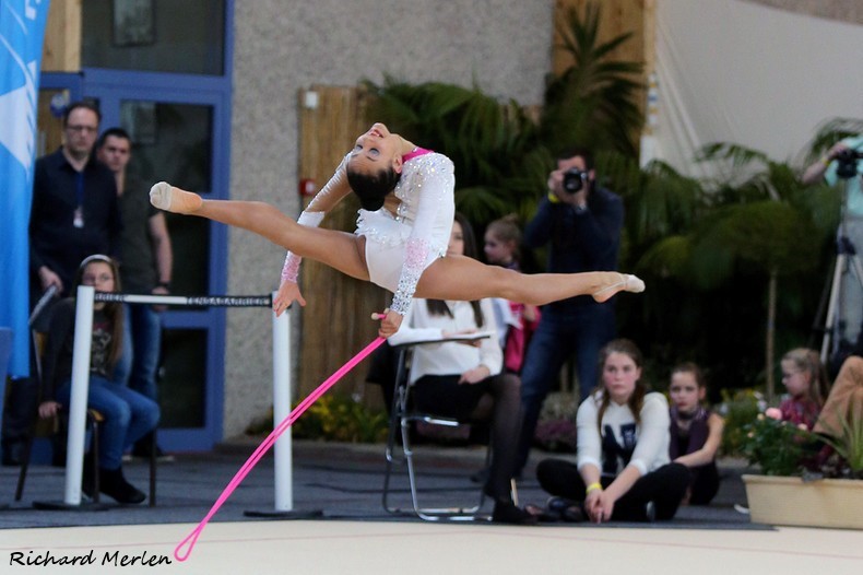 Азербайджанская гимнастка завоевала бронзовую медаль на соревнованиях в Румынии (ФОТО)