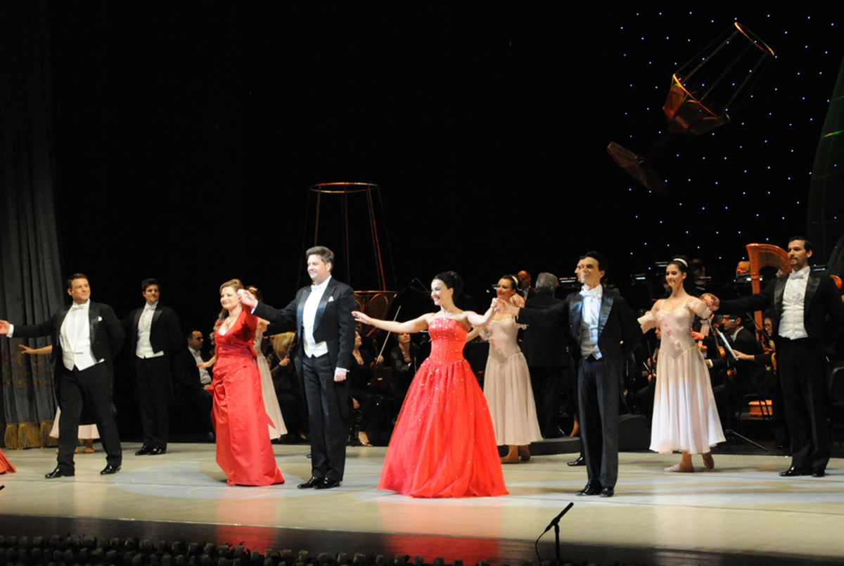 Творческая сцена ÜNS подарила бакинцам волшебный вечер оперетты (ФОТО)