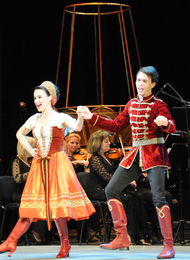 Творческая сцена ÜNS подарила бакинцам волшебный вечер оперетты (ФОТО)